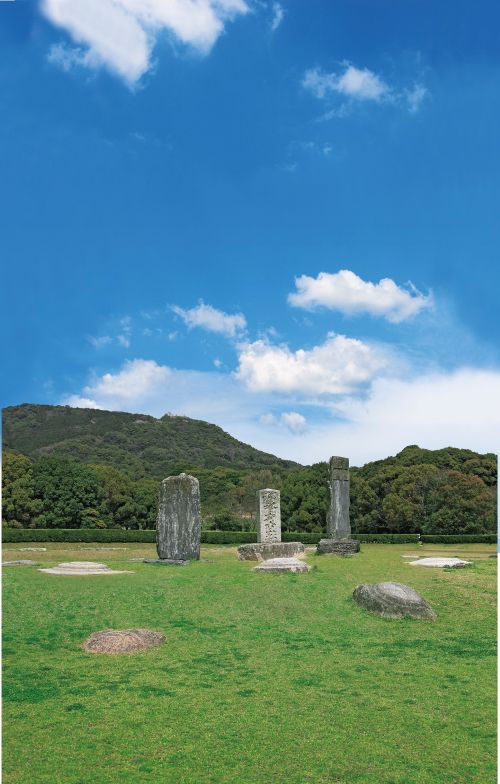 【バスハイク/福岡市役所発着】 ~ふくおか歴史文化遺産ウイーク~ 鴻臚館北館東門特別公開記念ツアー <特別歴史探訪> オープントップバスで巡る 鴻臚館と大宰府政庁 日帰りバスツアー3